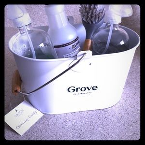 B2G1 NWT White Enameled Cleaning Bucket